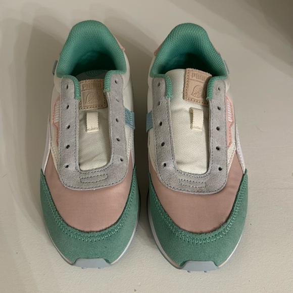 NEW | KIDS | SIZE 3Y | PUMA X ANIMAL CROSSING RIDER NEW HORIZONS - Picture 4 of 5